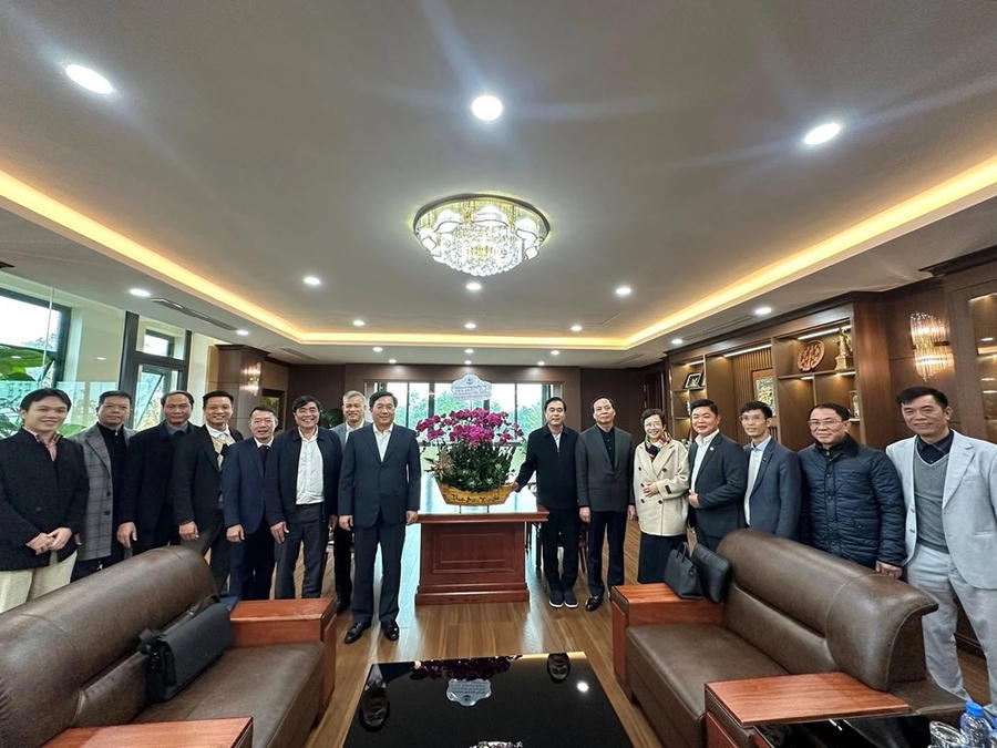 Lãnh đạo UBND tỉnh Phú Thọ sẽ dành khung giờ từ 7h00 đến 8h00 sáng thứ Sáu hằng tuần để gặp gỡ, lắng nghe và trực tiếp chỉ đạo tháo gỡ những khó khăn, vướng mắc cho cộng đồng doanh nghiệp trên địa bàn