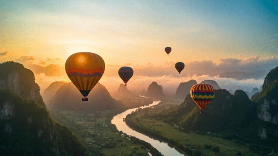 Lào siết chặt quản lý khinh khí cầu, dù lượn tại Vang Viêng. Ảnh minh hoạ