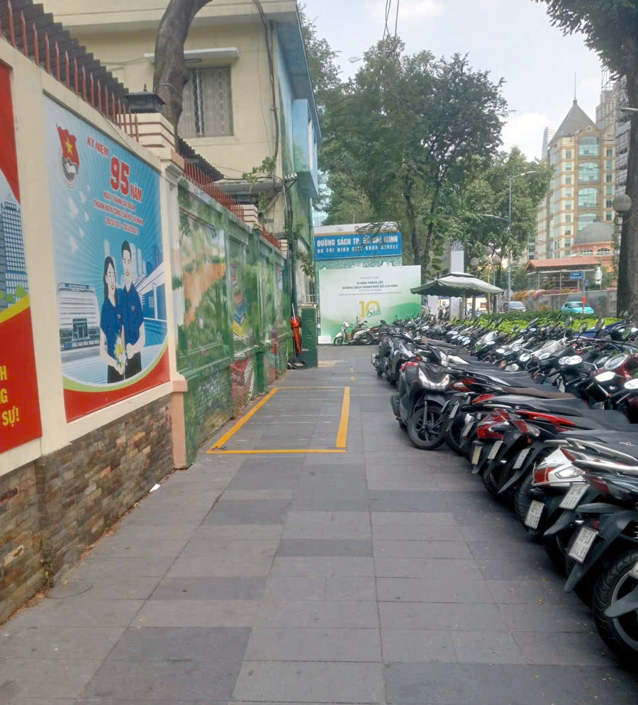 Đường Sách TP.HCM chưa đồng thuận phương án thay thế bãi giữ xe, kiến nghị phối hợp tháo gỡ - ảnh 2