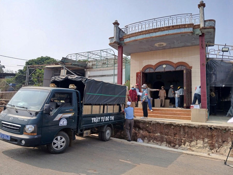 UBND xã Mang Yang yêu cầu nghiêm cấm mọi hành vi mua bán, chuyển nhượng đối với đất do Nhà nước quản lý, đất chưa đủ điều kiện cấp Giấy chứng nhận quyền sử dụng đất; đồng thời cấm việc tự ý phân lô, bán nền trên đất nông nghiệp, sử dụng đất sai mục đích...