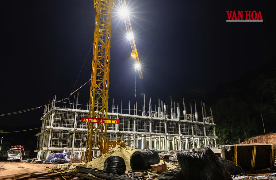 Nắng nóng bủa vây, công nhân vẫn bám công trường - ảnh 16