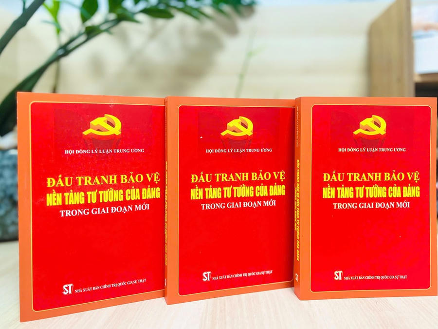 Xuất bản sách “Đấu tranh bảo vệ nền tảng tư tưởng của Đảng trong giai đoạn mới”