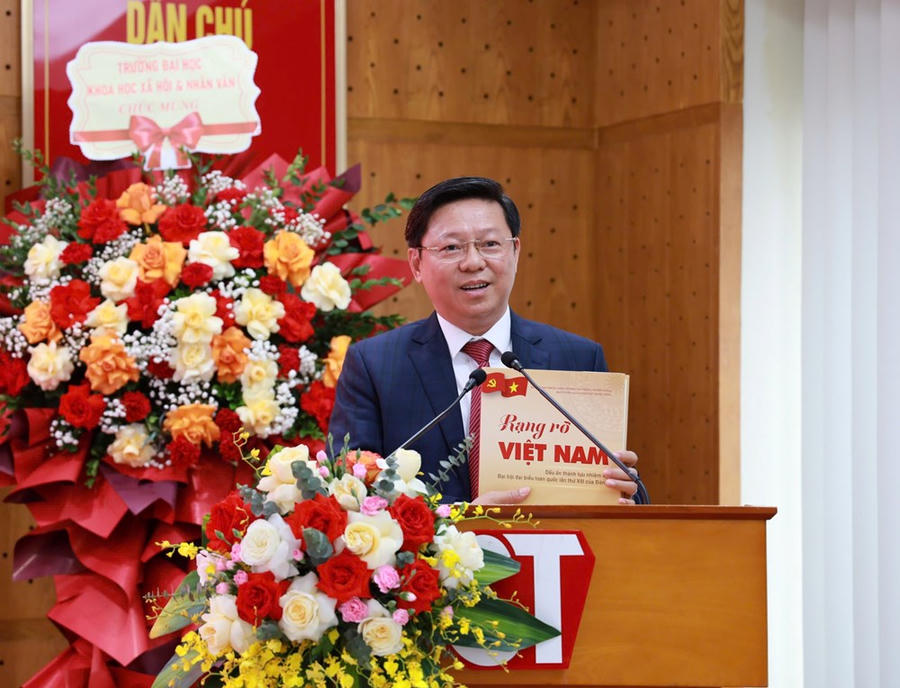 Phó Trưởng Ban Tuyên giáo và Dân vận Trung ương Trần Thanh Lâm cho biết, cuốn sách là một công trình tổng kết công phu, có chiều sâu lý luận và giá trị thực tiễn
