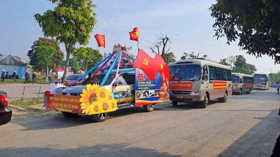 Lễ xuất quân tuyên truyền kỷ niệm 65 năm Ngày mở đường Hồ Chí Minh - Ngày truyền thống Bộ đội Trường Sơn - ảnh 8