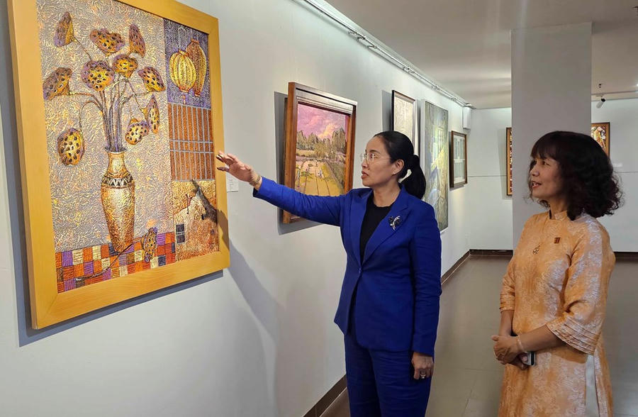 Nghệ sĩ Đà Nẵng kể chuyện quê hương qua triển lãm “Sắc màu đất Quảng”