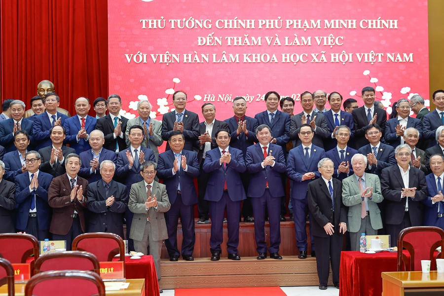 Thủ tướng với các đại biểu