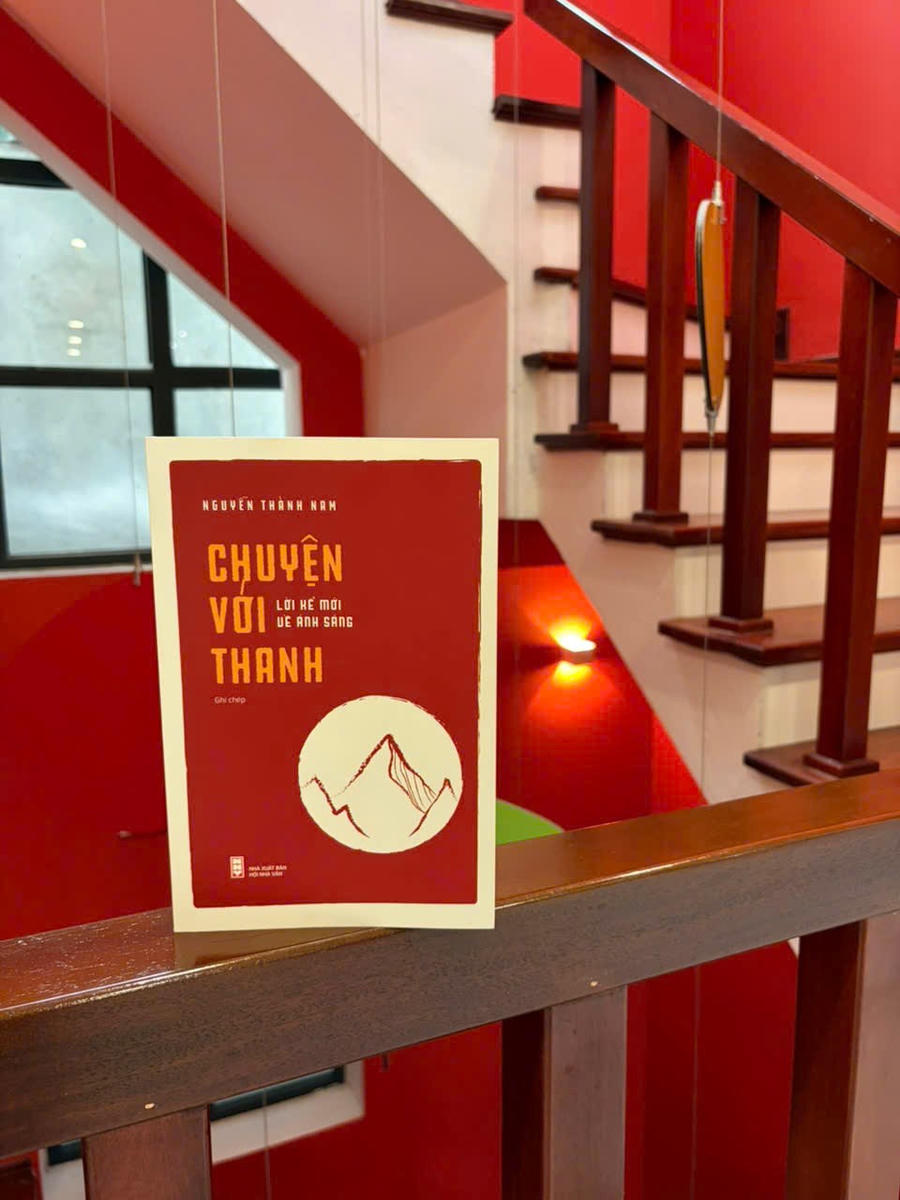 “Chuyện với Thanh” được chia thành năm phần, tương ứng với năm chủ đề lớn xoay quanh tư tưởng và hành động của Chủ tịch Hồ Chí Minh