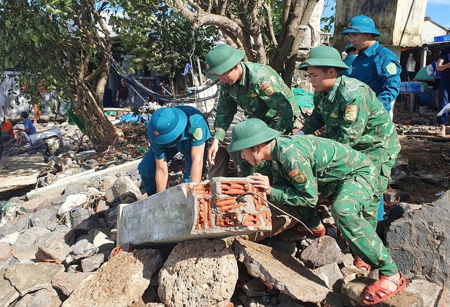 Người chỉ huy gần dân trên tuyến đầu biên giới biển Quảng Ngãi - ảnh 4