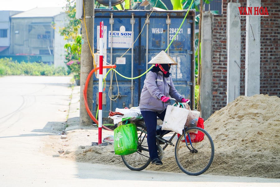 Những phận đời phụ nữ gồng mình giữa nắng hè - ảnh 12
