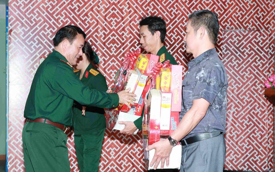 Đi về phía nhân dân - ấm áp nghĩa tình quân dân giữa lòng Đà Nẵng - ảnh 3