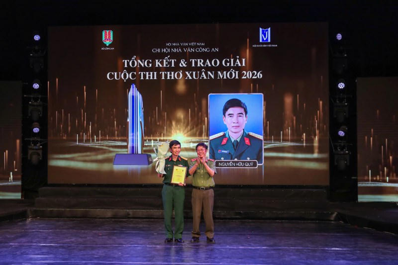 Chi hội Nhà văn Công an trao giải cuộc thi thơ “Xuân mới“