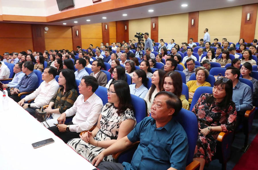 Các đại biểu tham dự Hội nghị trực tuyến tại điểm cầu Bộ VHTTDL