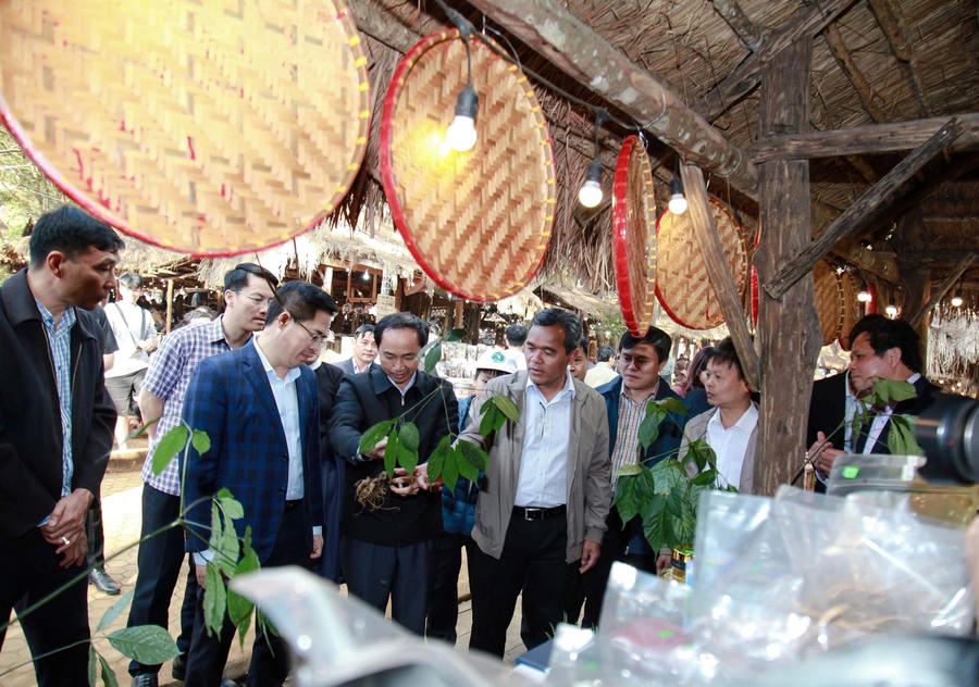 (Emagazine) Đánh thức lợi thế “rừng – biển”, Quảng Ngãi tăng lực hút đầu tư du lịch – dịch vụ