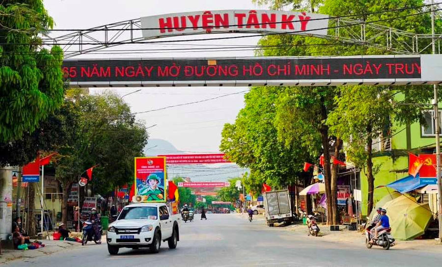 Lễ xuất quân tuyên truyền kỷ niệm 65 năm Ngày mở đường Hồ Chí Minh - Ngày truyền thống Bộ đội Trường Sơn - ảnh 9