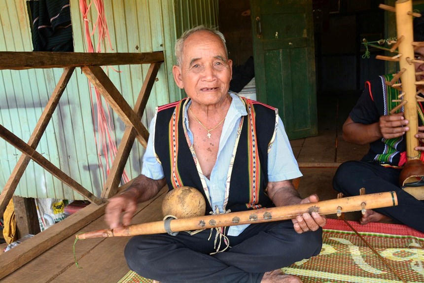 nghe nhan 84 tuoi giu gin dan ca Jrai bao ton van hoa Tay Nguyen