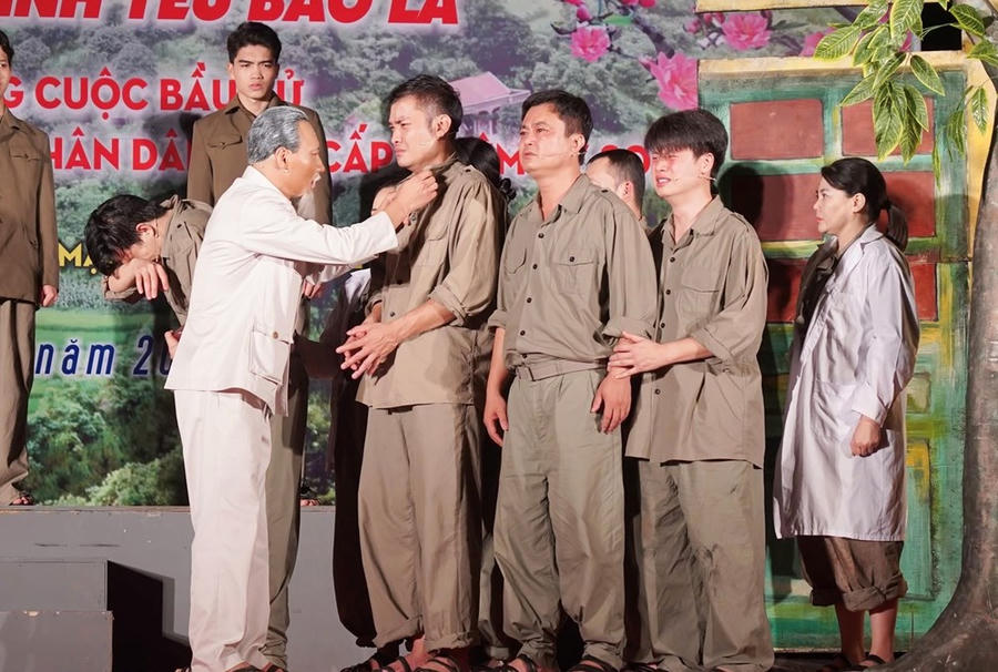 Nhà hát Kịch Việt Nam mang nghệ thuật đến vùng sâu, vùng xa tỉnh Bắc Ninh - ảnh 2
