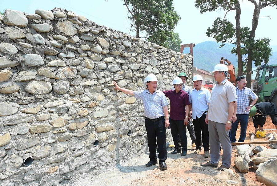 Đoàn công tác Binh đoàn 15 sang thăm, chúc Tết Bunpimay và kiểm tra các công trình tại dự án Cụm bản Mường Chăm tại Lào
