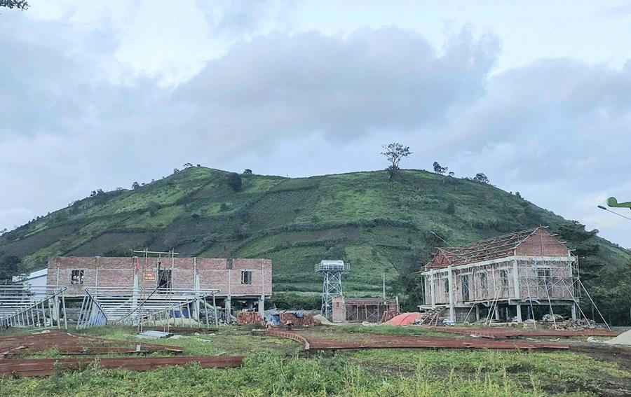Lý do nào khiến nhà rông tại núi lửa Chư Đăng Ya dừng thi công?