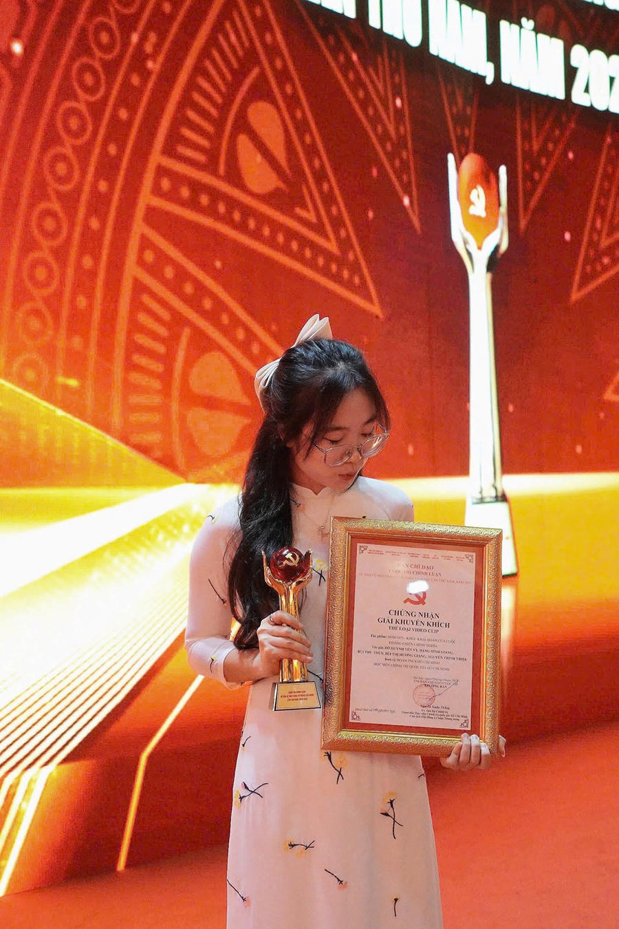 Hương Giang đoạt giải thưởng Cuộc thi chính luận bảo vệ nền tảng tư tưởng của Đảng năm 2025