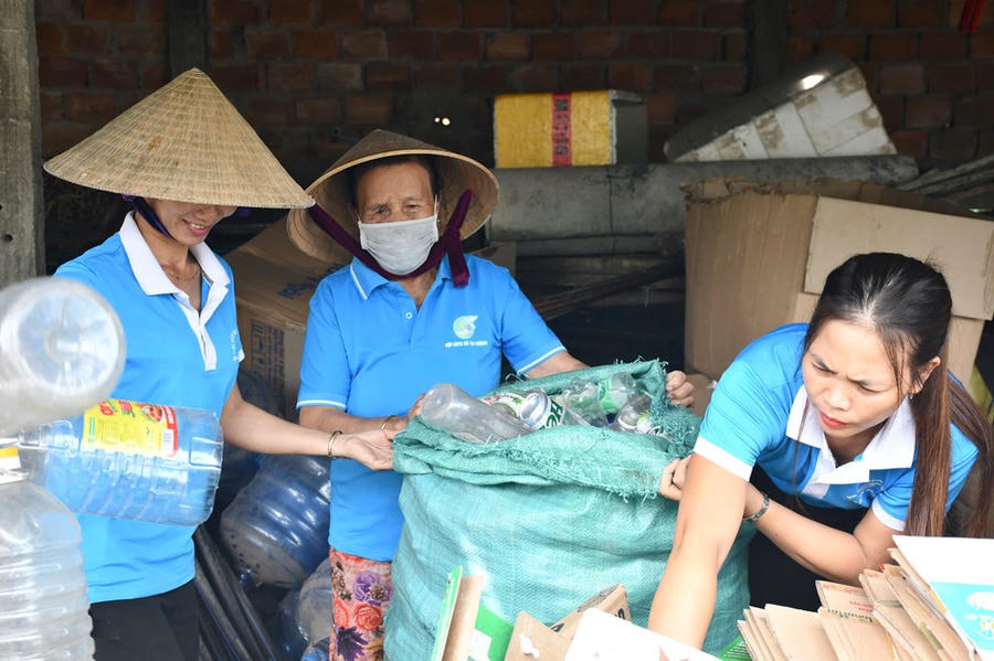 Mô hình thu gom phế liệu của Chi hội Phụ nữ thôn Tuyết Diêm 3, xã Vạn Tường