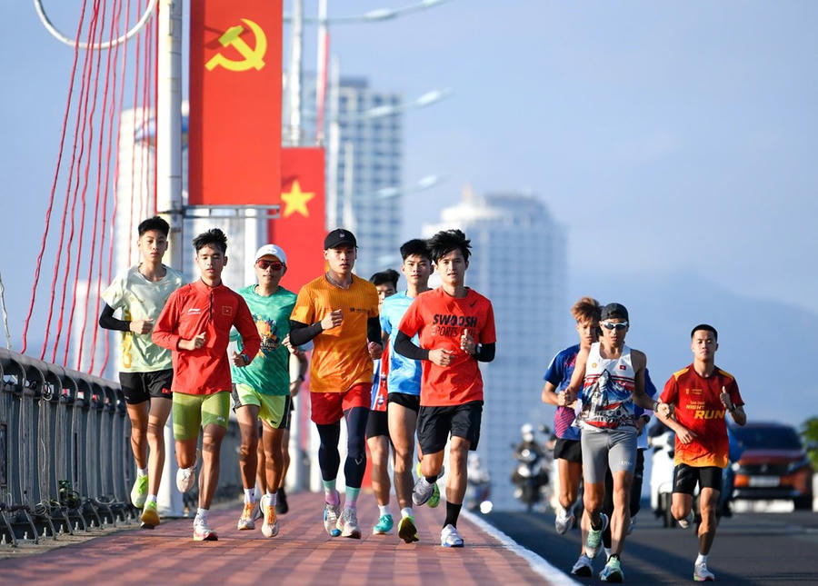 Các vận động viên sẵn sàng chinh phục Giải vô địch quốc gia Marathon – Báo Tiền Phong lần thứ 67