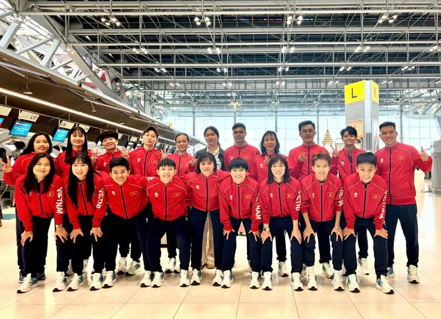 Tuyển Futsal nữ Việt Nam về nước sau tấm HCV SEA Games lịch sử - ảnh 1