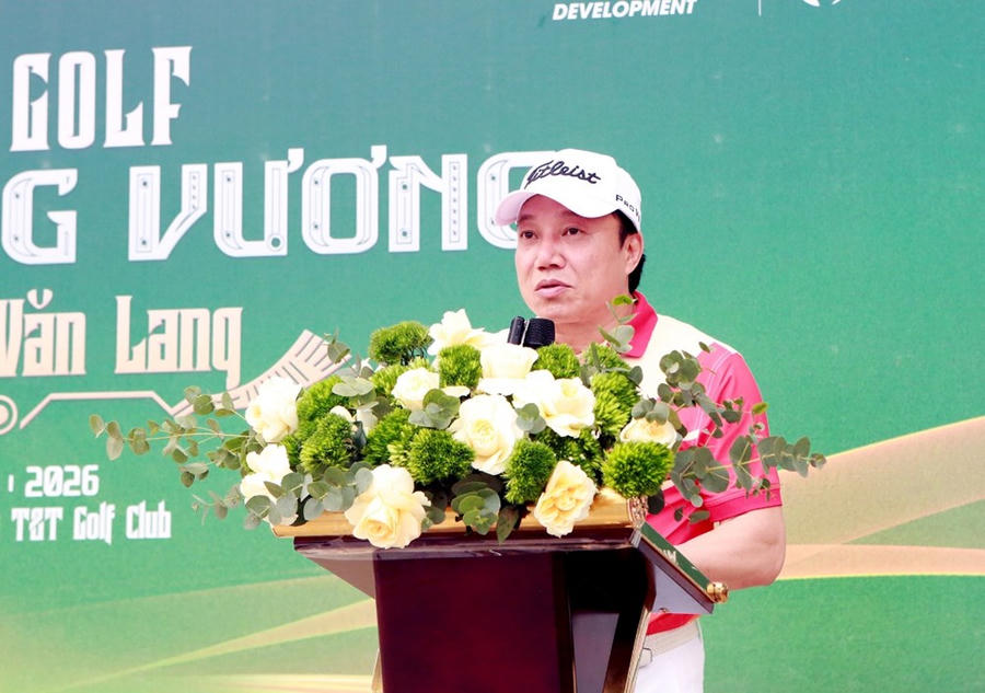 Phó Chủ tịch UBND tỉnh Phú Thọ Nguyễn Huy Ngọc phát biểu chào mừng giải đấu