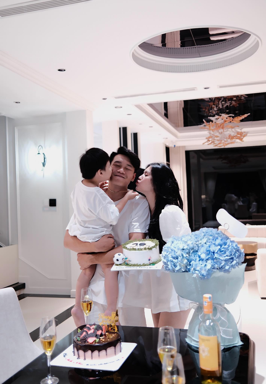 Hôn nhân viên mãn của Thành Chung - Tố Uyên trong biệt thự sang trọng