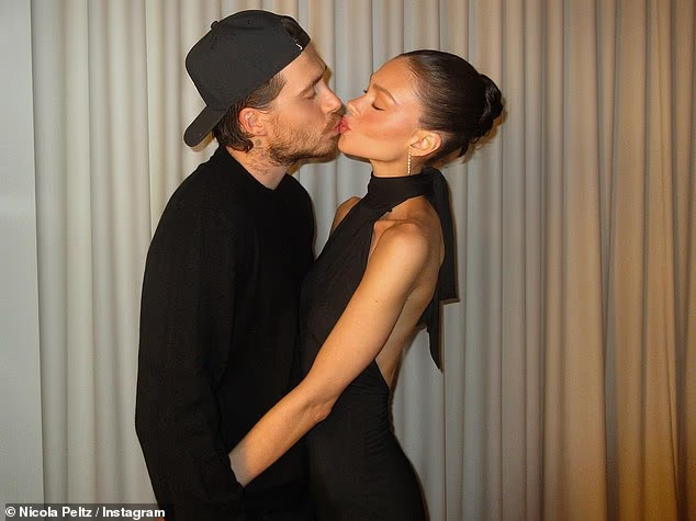 Nàng dâu xuất thân nhà tỷ phú phản ứng lạnh lùng khi bị hỏi về drama với bố mẹ chồng - David Beckham và Victoria - ảnh 1