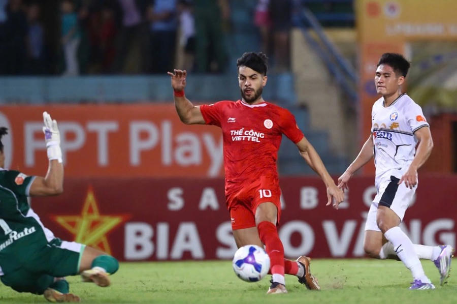 Một ngoại binh không chỉ là một vị trí trên sân mà là một gói chi phí cứng kéo dài