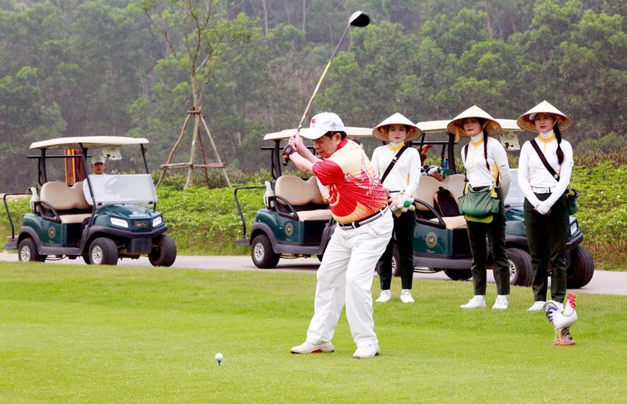 Golfer tham gia thi đấu