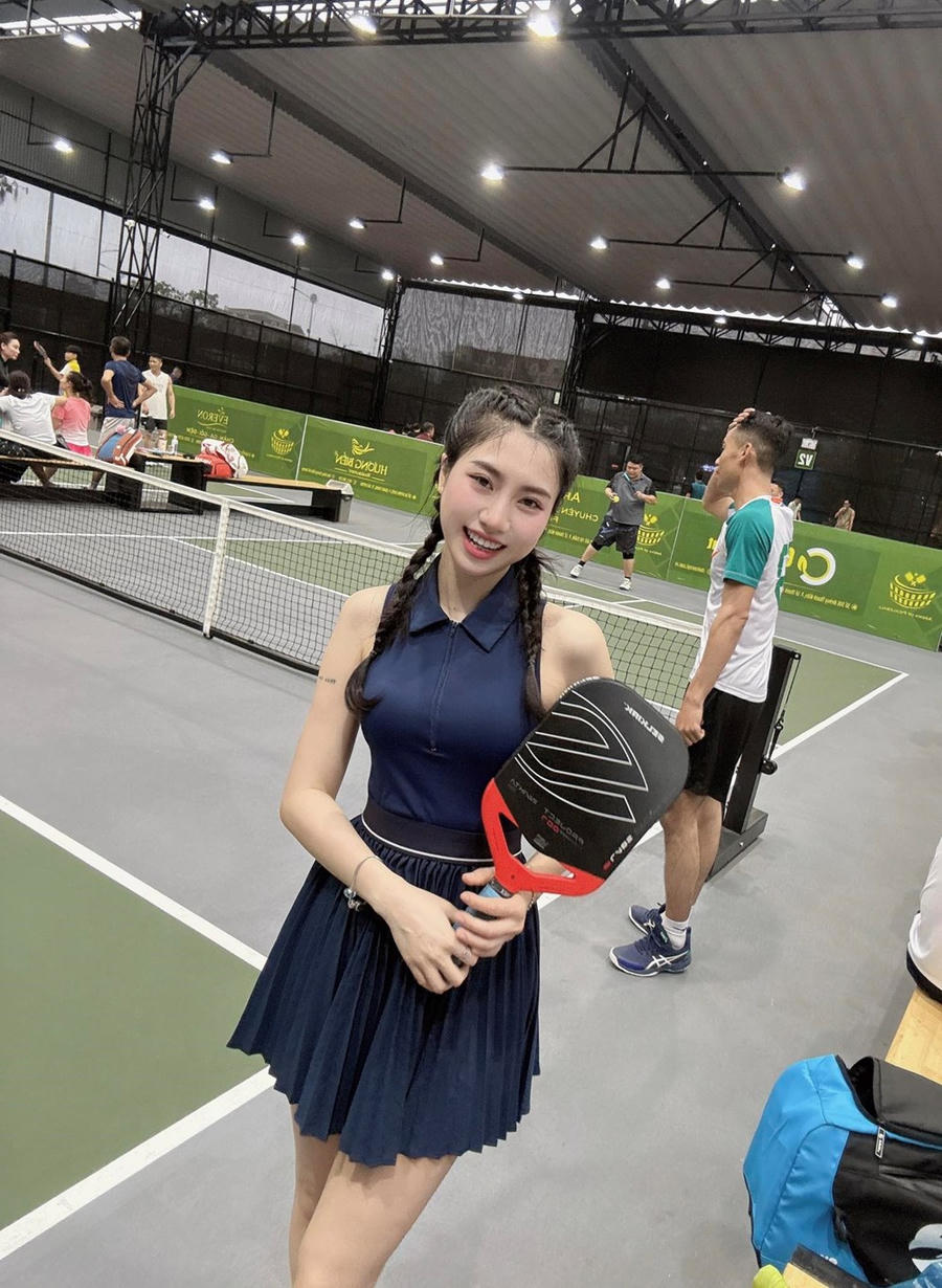 Hotgirl khoe chân dài thẳng tắp, nuột nà nhờ pickleball, hoá ra là em gái hot nhất làng bóng đá từng nhận Hoà Minzy là chị dâu - ảnh 4
