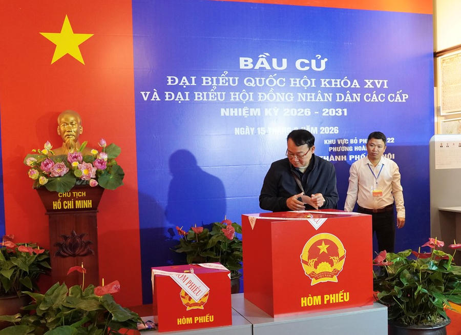 Cử tri bỏ phiếu tại nơi Chủ tịch Hồ Chí Minh viết bản Tuyên ngôn Độc lập năm 1945, khai sinh nước Việt Nam Dân chủ Cộng hòa. Không gian lịch sử của di tích mang lại ý nghĩa đặc biệt cho việc thực hiện quyền và nghĩa vụ công dân trong ngày bầu cử