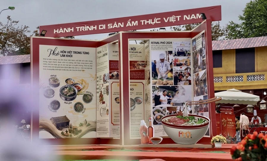 Hàng nghìn người đổ về Festival Phở ở Ninh Bình