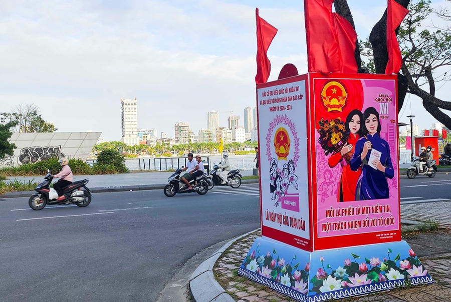 Đà Nẵng rực rỡ cờ hoa chào mừng Ngày bầu cử - ảnh 5