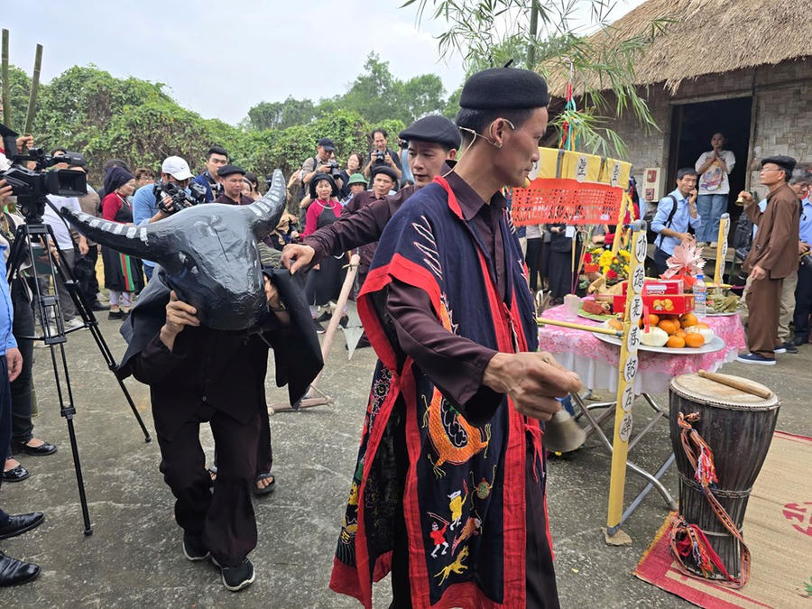 Rộn ràng lễ hội Xuống đồng của đồng bào Cao Lan - ảnh 14