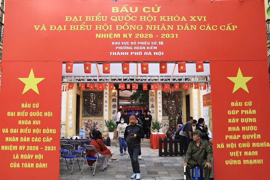 Di tích 40 Lãn Ông (Hội quán Phúc Kiến) là điểm bỏ phiếu của các tổ dân phố Hàng Bồ số 3, số 5, số 6. Các du khách đến đây để tìm hiểu về truyền thống nghề thuốc Bắc của người Hà Nội. Di tích được trang trí với những biển hiệu, pano cổ động thiết kế hài hoà với không gian kiến trúc tạo điểm nhấn trong công tác vận động, tuyên truyền về ngày bầu cử