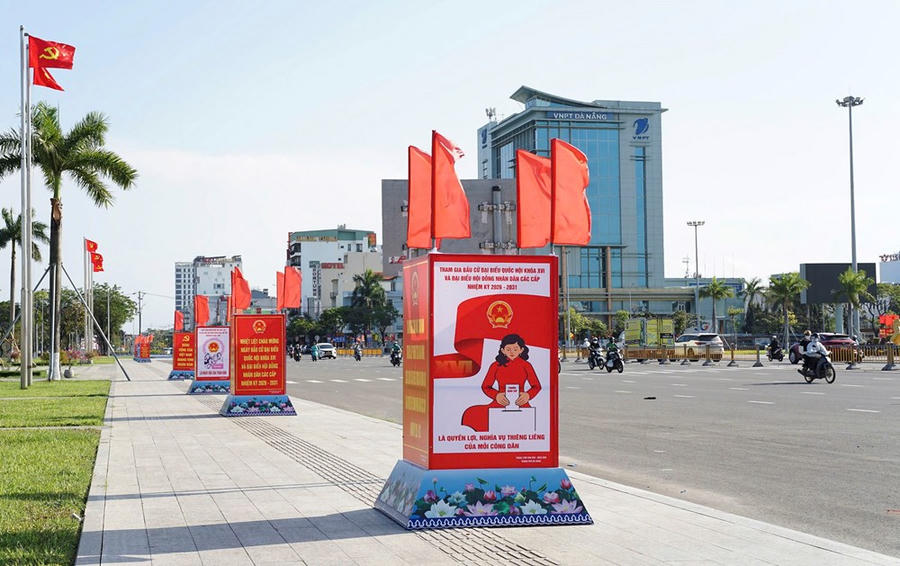 Đà Nẵng rực rỡ cờ hoa chào mừng Ngày bầu cử