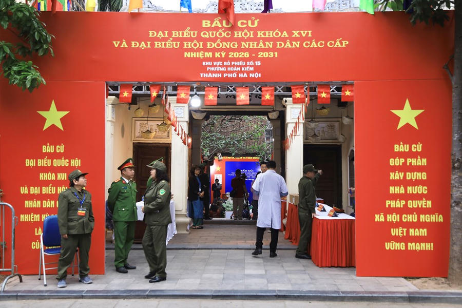 Khu vực bầu cử cũng được tổ chức tại di tích đình Kim Ngân (42 - 44 Hàng Bạc) - biểu tượng của phường nghề kim hoàn Thăng Long xưa. Nơi đây được bố trí làm điểm bỏ phiếu số 15 của phường Hoàn Kiếm, phục vụ cử tri các tổ dân phố Hàng Bạc số 1, số 2 và số 5