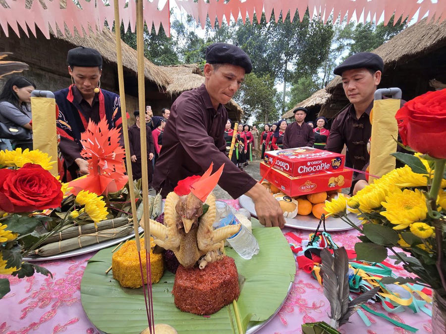 Rộn ràng lễ hội Xuống đồng của đồng bào Cao Lan - ảnh 11