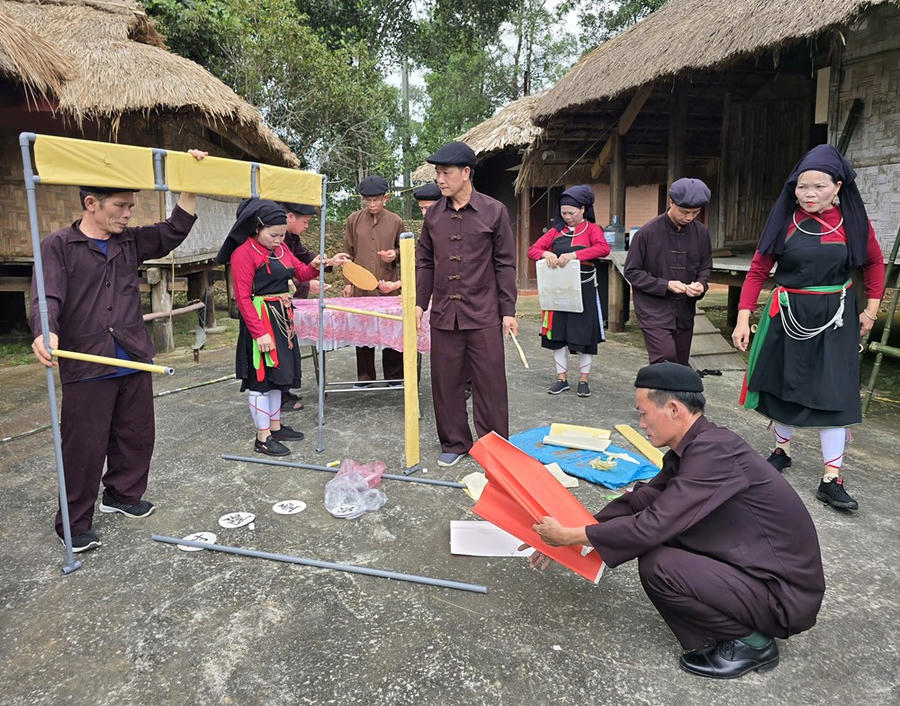 Rộn ràng lễ hội Xuống đồng của đồng bào Cao Lan - ảnh 1