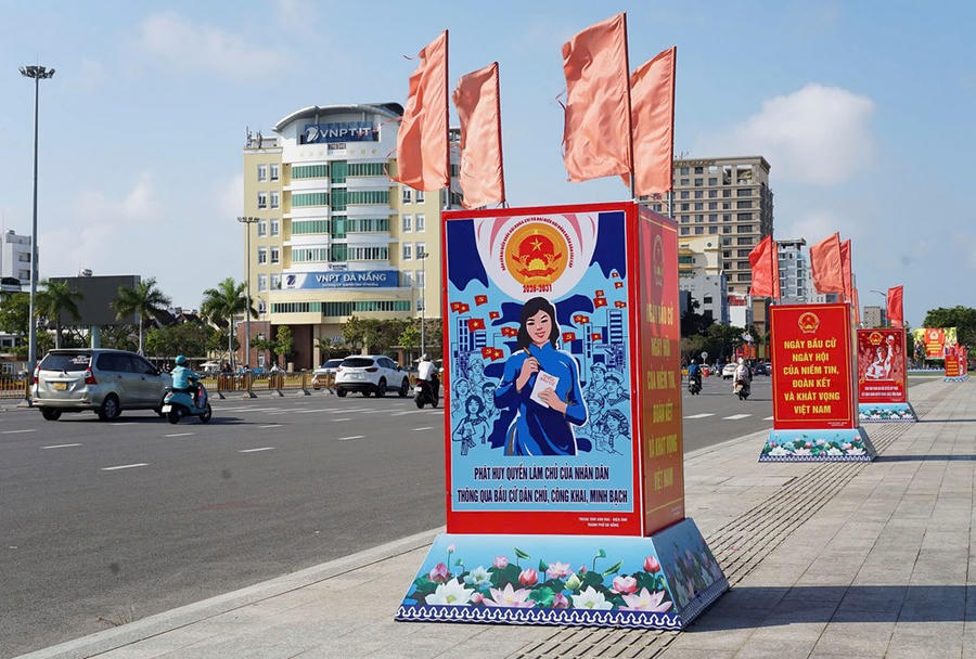 Đà Nẵng rực rỡ cờ hoa chào mừng Ngày bầu cử - ảnh 3