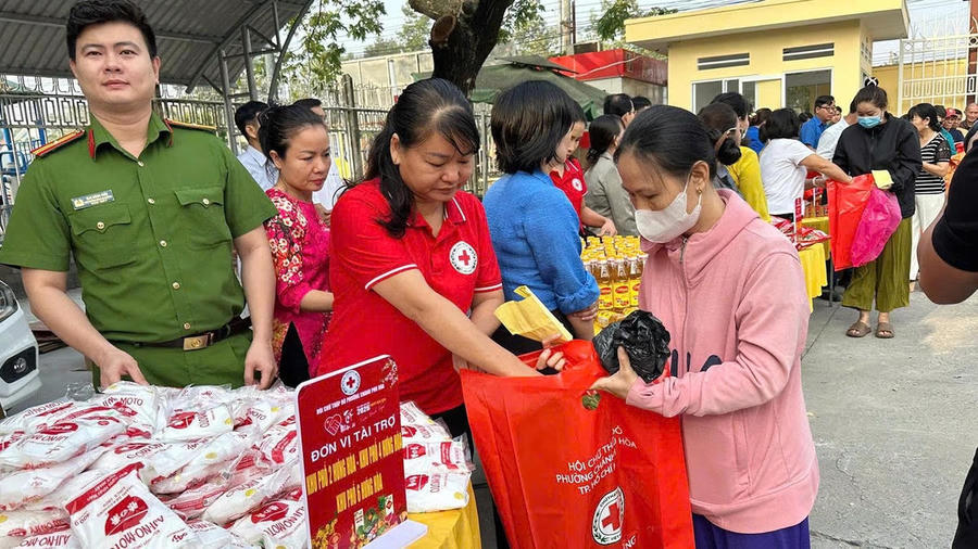 Chính sách cho người yếu thế 13