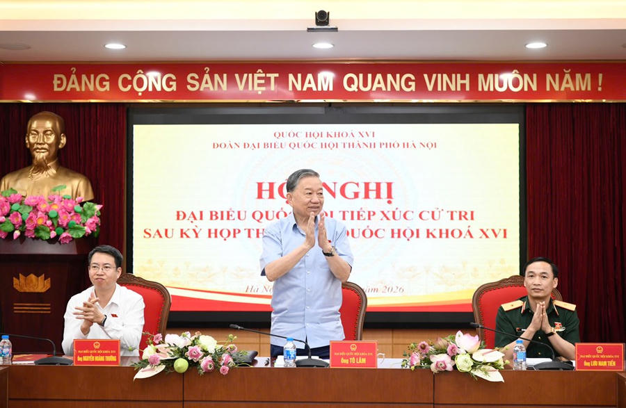 Tổng Bí thư, Chủ tịch nước Tô Lâm cùng các thành viên Đoàn đại biểu Quốc hội thành phố Hà Nội, đơn vị bầu cử số 1 dự Hội nghị tiếp xúc cử tri