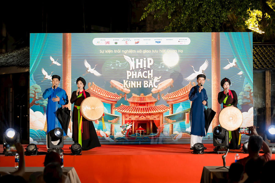 nghe-si-nha-hat-dan-ca-quan-ho-bac-ninh.jpg