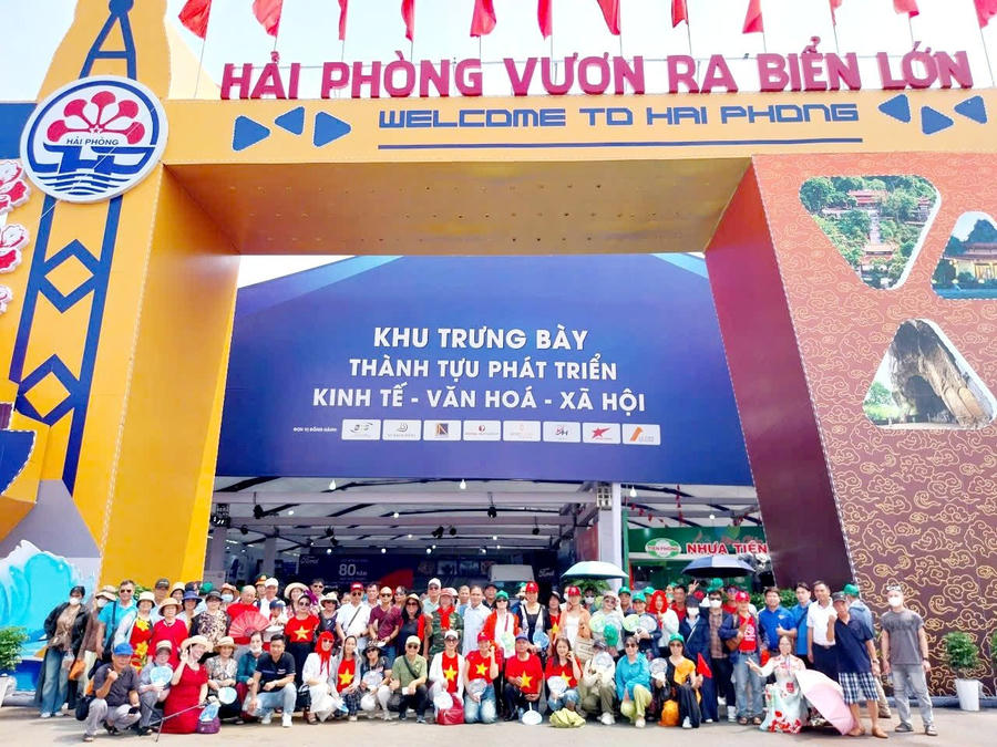 Gian trưng bày thành phố Hải Phòng luôn thu hút đông khách tham quan. Ảnh: Thanh Tú