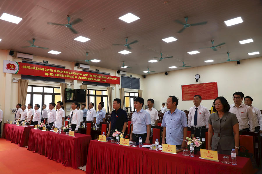 Các đại biểu dự Kỳ họp thứ tư (kỳ họp không thường lệ) của HĐND xã Hồng Vân khóa XXIII, nhiệm kỳ 2026-2031. Ảnh: Đặng Cung.