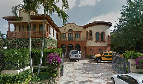 Căn biệt thự ven sông ở Miami của vợ chồng Manuel "Manny" Marin. Ảnh: Dailymail
