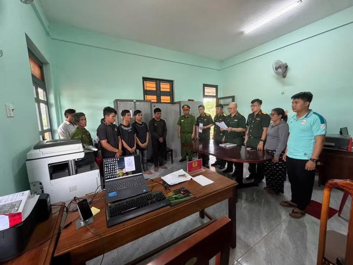 Hỗn chiến trong lô cao su ở Gia Lai, 4 đối tượng bị khởi tố tội giết người - Ảnh 1.