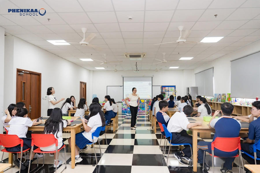 Học sinh Fukuoka (Nhật Bản) cùng học tập với học sinh Trường THCS & THPT Phenikaa. Ảnh: CTV